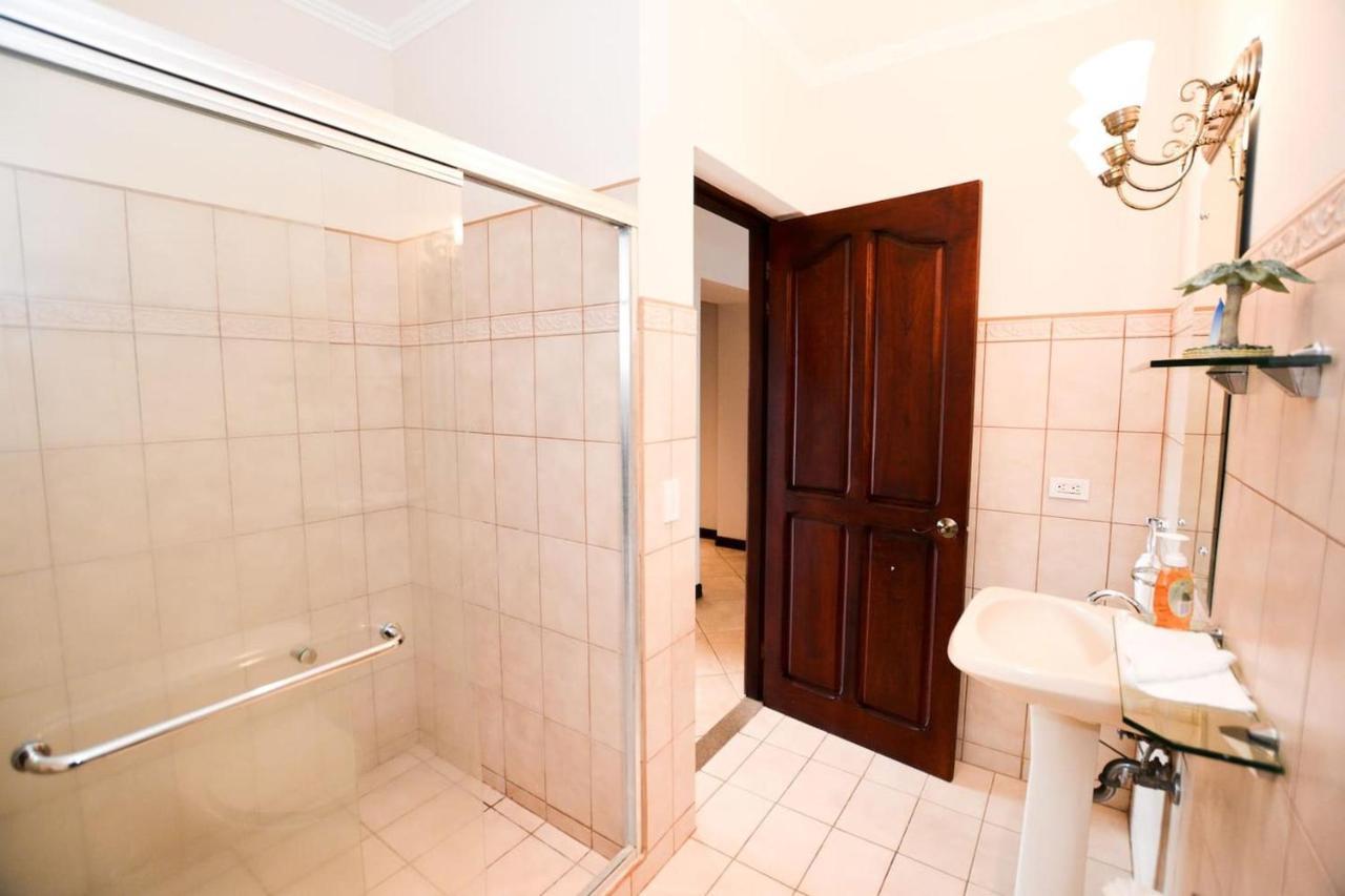 Willa Exquisitely Decorated 5Th-Floor Aerie With Views Of Two Bays In Flamingo Playa Flamingo Zewnętrze zdjęcie